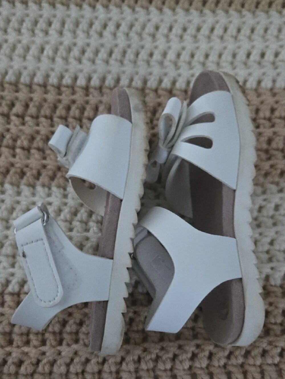 wonder nation White Bow Strap Sandals for Girls